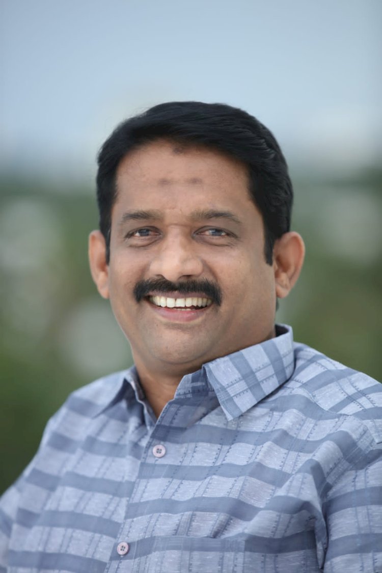 പ്രൊഡക്ഷൻ  കൺട്രോളർമാർ സംവിധായകനിരയിലേക്ക്