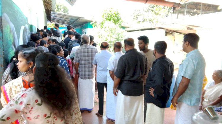 മൂവാറ്റുപുഴ വാളകം പഞ്ചായത്തിൽ വോട്ടെടുപ്പ് പുരോഗമിക്കുന്നു