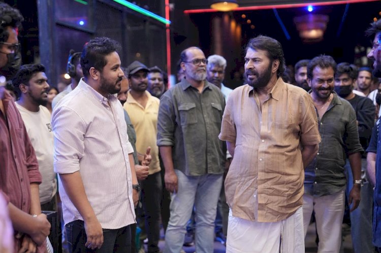മകൻ്റെ ലൊക്കേഷനിൽ സർപ്രൈസ് വിസിറ്റുമായി മെഗാസ്റ്റാർ