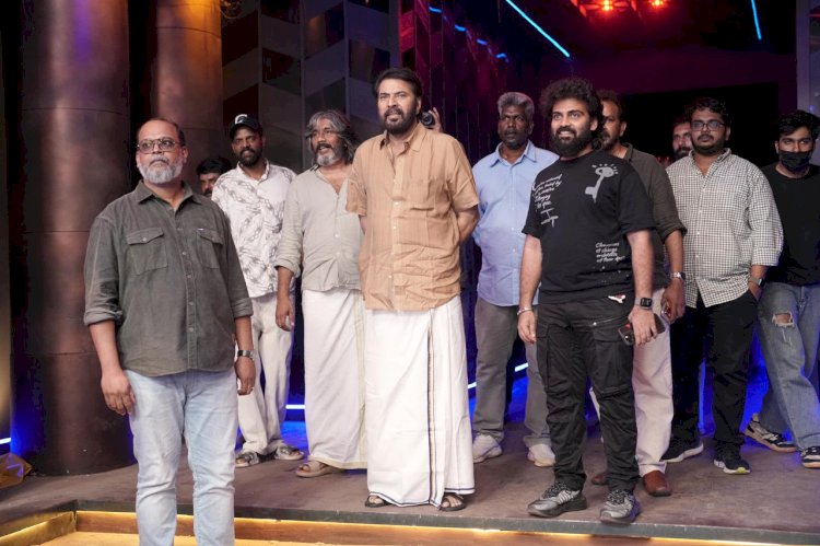 മകൻ്റെ ലൊക്കേഷനിൽ സർപ്രൈസ് വിസിറ്റുമായി മെഗാസ്റ്റാർ