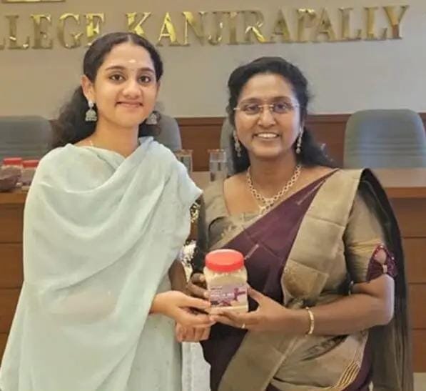 പർപ്പിൾ മധുരക്കിഴങ്ങിൽ നിന്ന് ന്യൂട്രാപോട്ട്