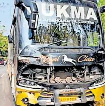 കെഎസ്ആർടിസിയും ടൂറിസ്റ്റ് ബസും കൂട്ടിയിടിച്ചു