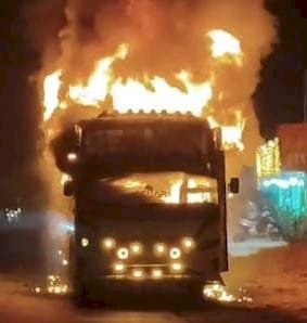 വിവാഹസംഘം സഞ്ചരിച്ച ടൂറിസ്റ്റ് ബസിന് തീപിടിച്ചു