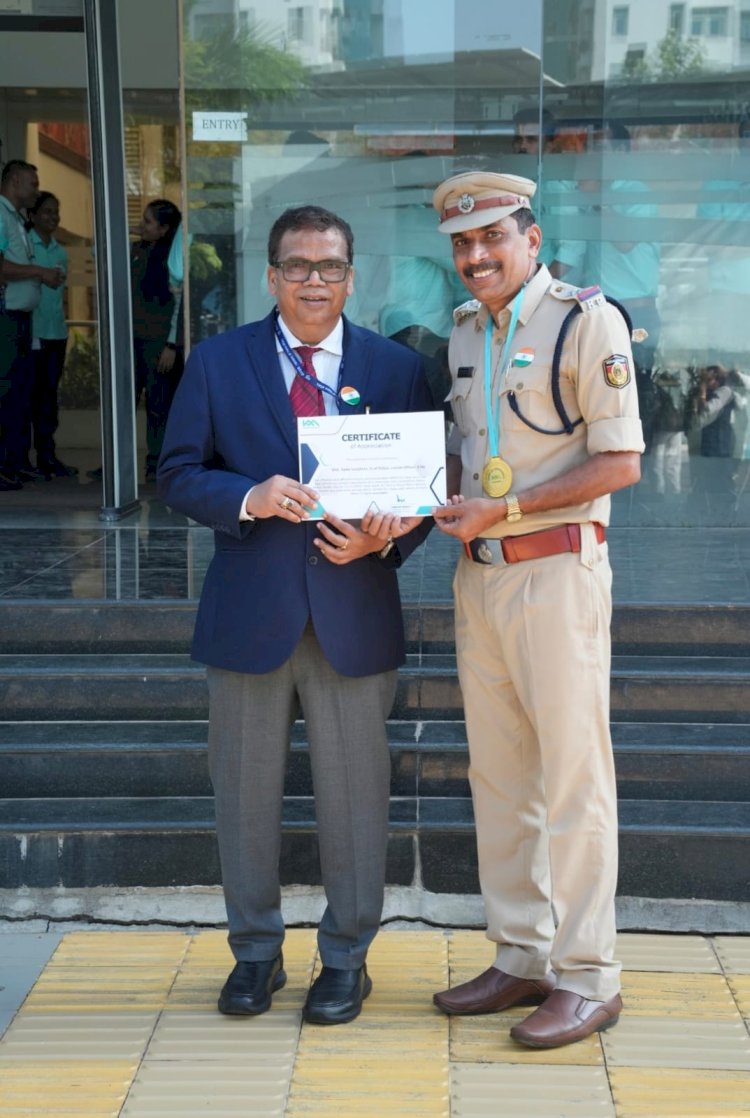 പ്രവാസിയുടെ ബാഗ് മണിക്കൂറുകൾക്കുള്ളിൽ കണ്ടെത്തി നെടുമ്പാശ്ശേരി പോലീസിന് പ്രശസ്തി പത്രം