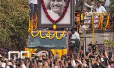 ​അജിത് പവാറിന്റെ വിലാപയാത്രയ്ക്കിടെ വൻ കവർച്ച 30 ലക്ഷത്തിന്റെ സ്വർണാഭരണങ്ങൾ കവർന്നു