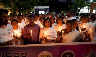 വോട്ടിന്റെ പ്രാധാന്യം വിളിച്ചോതി കൊച്ചിയിൽ കാൻഡിൽ ലൈറ്റ് മാർച്ച് ജില്ലാ കളക്ടർ ഉദ്ഘാടനം ചെയ്തു
