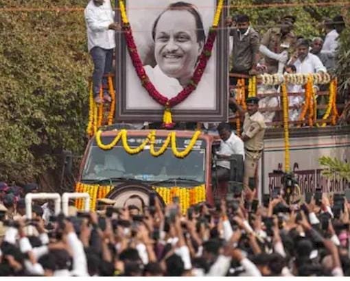 ​അജിത് പവാറിന്റെ വിലാപയാത്രയ്ക്കിടെ വൻ കവർച്ച 30 ലക്ഷത്തിന്റെ സ്വർണാഭരണങ്ങൾ കവർന്നു
