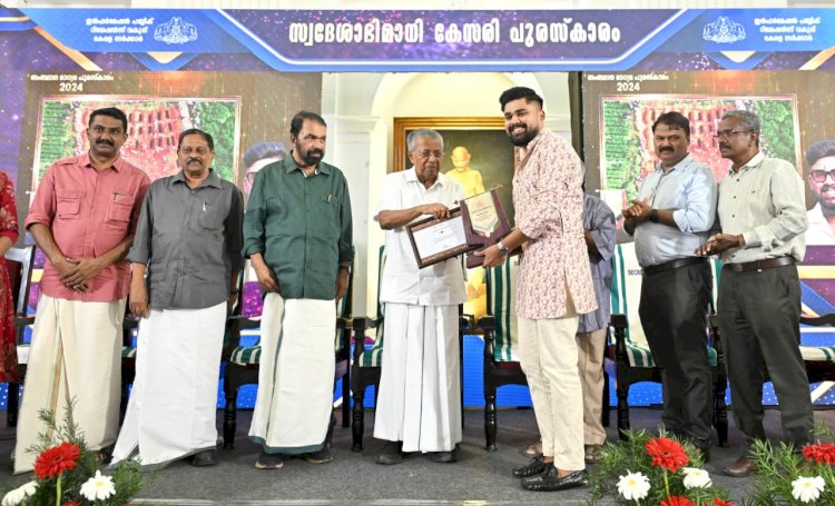 വാച്ച് ഡോഗ് മാറി ലാപ് ഡോഗ് ആകുന്നു മാധ്യമങ്ങൾ കോർപ്പറേറ്റ് താൽപ്പര്യങ്ങൾക്ക് വഴങ്ങുന്നു മുഖ്യമന്ത്രി
