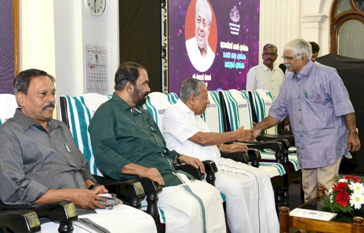 വാച്ച് ഡോഗ് മാറി ലാപ് ഡോഗ് ആകുന്നു മാധ്യമങ്ങൾ കോർപ്പറേറ്റ് താൽപ്പര്യങ്ങൾക്ക് വഴങ്ങുന്നു മുഖ്യമന്ത്രി