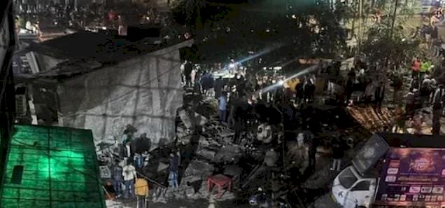 കോട്ടയിൽ മൂന്ന് നില കെട്ടിടം തകർന്ന് വീണു 2 മരണം, നിരവധി പേർ കുടുങ്ങിക്കിടക്കുന്നു