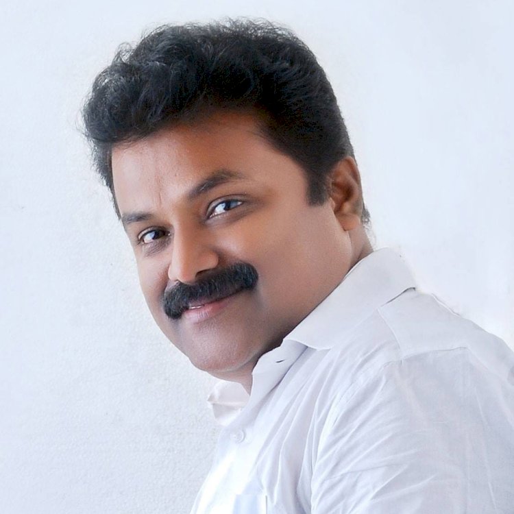 നടൻ റിയാസ് പത്താന് തേനിയിൽ വാഹനാപകടം വൈക്കത്തെ ആശുപത്രിയിൽ പ്രവേശിപ്പിച്ചു.