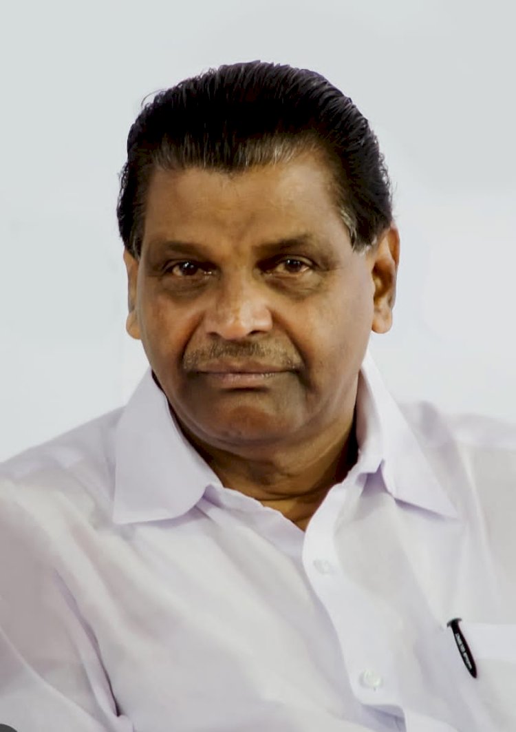 ഉമ്മൻ ചാണ്ടിയെ വേട്ടയാടുന്നു ഗണേഷ് കുമാറിന് തിരുവഞ്ചൂരിന്റെ താക്കീത്