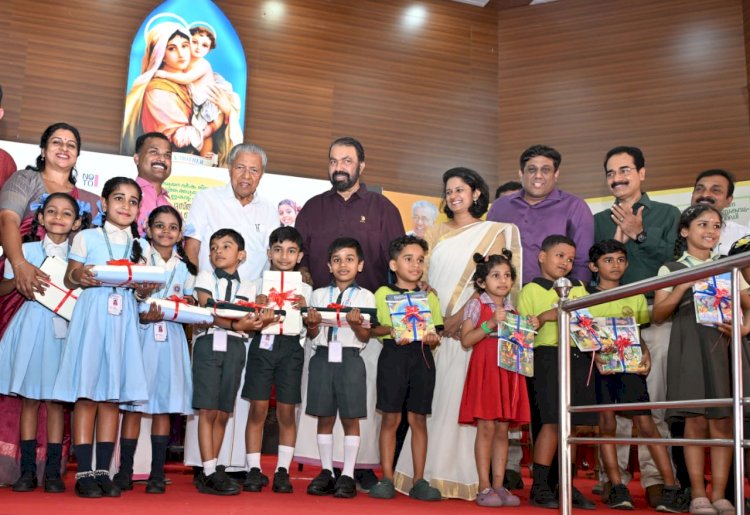 അധ്യയന വർഷം തുടങ്ങും മുൻപേ പാഠപുസ്തകങ്ങളും യൂണിഫോമും കൈകളിൽ ചരിത്ര നേട്ടമെന്ന് മുഖ്യമന്ത്രി