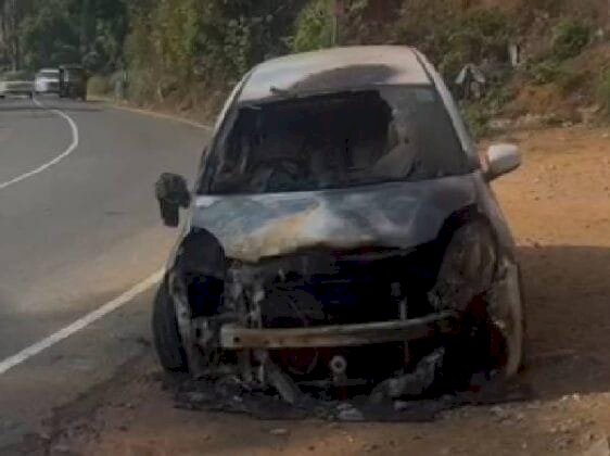 മൂവാറ്റുപുഴയിൽ ഓടിക്കൊണ്ടിരുന്ന കാറിന് തീപിടിച്ചു യാത്രക്കാർ രക്ഷപ്പെട്ടു