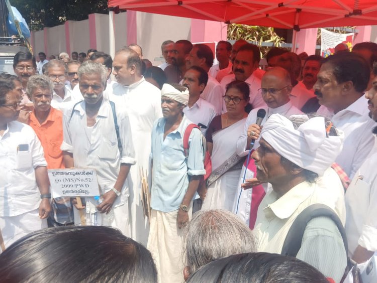 മറവിയിലാണ്ട രാജപാത മലയോരത്തിന്റേത് അതിജീവന പോരാട്ടം നൂറ്റാണ്ടിന്റെ അവഗണനയ്‌ക്കെതിരെ കോതമംഗലത്ത് ജനകീയ ധർണ