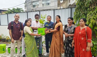 ജില്ലാ കളക്ടറുടെ ഔദ്യോഗിക വസതി ഇനി ഹരിതാഭമാകും തൈകൾ കൈമാറി