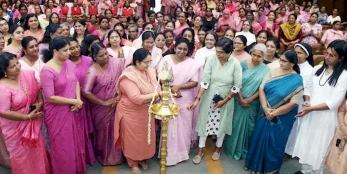 വനിതാ ദിനത്തിൽ കൊച്ചി നഗരസഭയിൽ അധികാരക്കൈമാറ്റം 21 വനിതകളെ ആദരിച്ചു