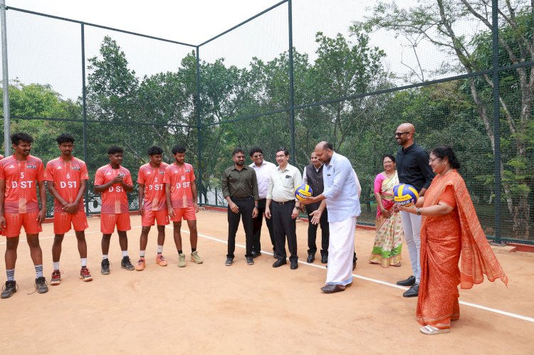 നുവാൽസിൽ അന്താരാഷ്ട്ര നിലവാരത്തിലുള്ള വോളിബോൾ കോർട്ട് മന്ത്രി ഡോ. ആർ. ബിന്ദു ഉദ്ഘാടനം ചെയ്തു