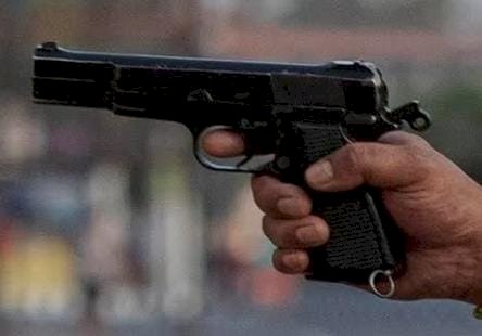 പുതുപ്പള്ളിയിൽ ബാർ സമയം കഴിഞ്ഞെന്നു പറഞ്ഞതിന് ജീവനക്കാരനു നേരെ വെടിവെപ്പ്