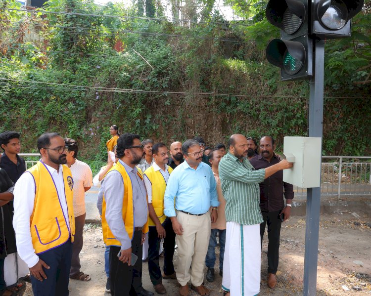 കുസാറ്റിലും അപ്പോളോ ജംഗ്ഷനിലും പെലിക്കൻ ക്രോസ് നിലവിൽ വന്നു മന്ത്രി പി. രാജീവ് ഉദ്ഘാടനം ചെയ്തു