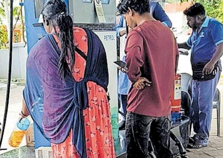 പാത്രങ്ങളിൽ പെട്രോളും ഡീസലും ശേഖരിക്കരുത് തമിഴ്നാട്ടിൽ പമ്പിന്റെ ലൈസൻസ് റദ്ദാക്കി കേന്ദ്രത്തിന്റെ മുന്നറിയിപ്പ്