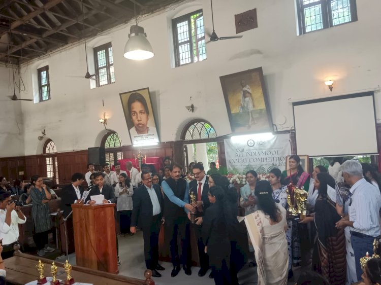 എറണാകുളം ഗവ. ലോ കോളേജ് അഖിലേന്ത്യാ മൂട്ട് കോർട്ട് നാൽസ് കൊച്ചിക്ക് ഒന്നാം സ്ഥാനം