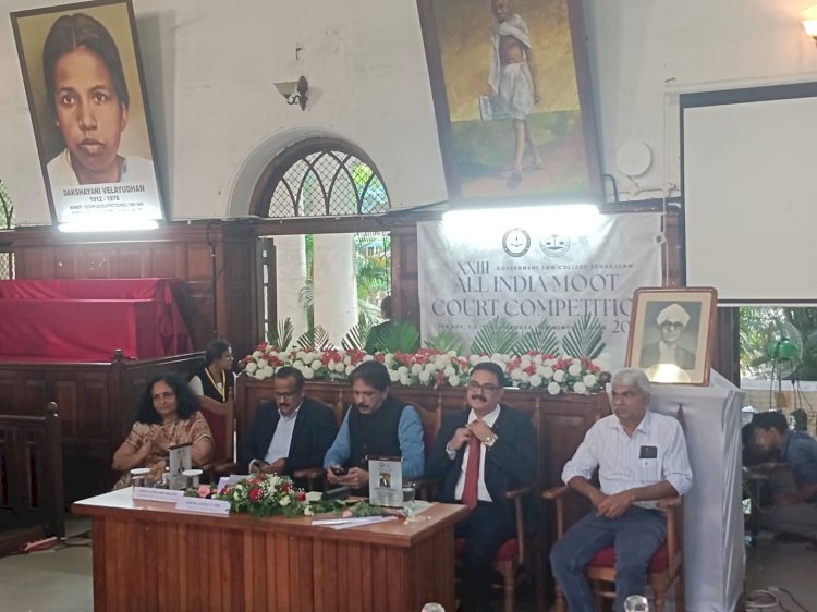 എറണാകുളം ഗവ. ലോ കോളേജ് അഖിലേന്ത്യാ മൂട്ട് കോർട്ട് നാൽസ് കൊച്ചിക്ക് ഒന്നാം സ്ഥാനം