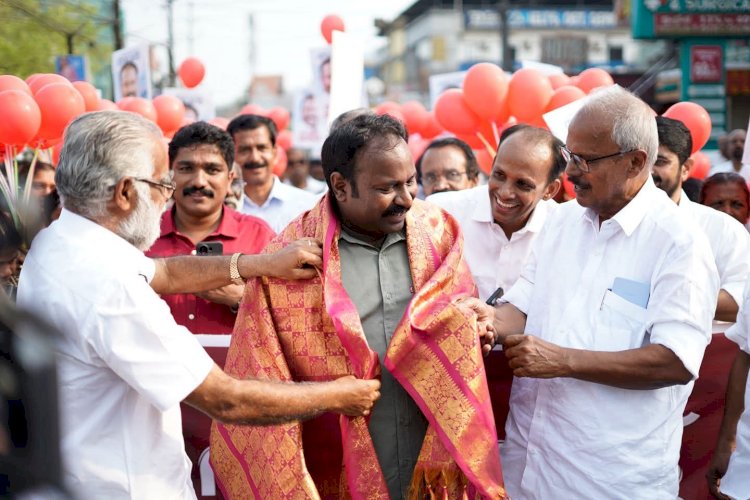 നഗരത്തെ ചുവപ്പണിയിച്ച് എൻ. അരുണിന്റെ റോഡ് ഷോ ആവേശക്കടലായി പ്രവർത്തകർ