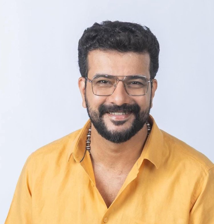 പാലക്കാട് യുഡിഎഫ് സ്ഥാനാർത്ഥിയായി രമേഷ് പിഷാരടി പ്രചാരണത്തിന് തുടക്കം കുറിക്കാൻ ജന്മനാട്ടിലേക്ക്