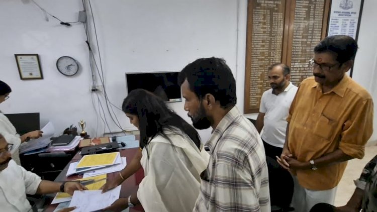 മൂവാറ്റുപുഴയിൽ മാറ്റത്തിന്റെ കാഹളം രാഷ്ട്രീയം കളിക്കാനല്ല ജനകീയവികസനം കൊണ്ടുവരാൻ ഇക്വാലിറ്റി പാർട്ടി ഓഫ് ഇന്ത്യ സ്ഥാനാർത്ഥിയായി അനില നാമനിർദേശ പത്രിക സമർപ്പിച്ചു