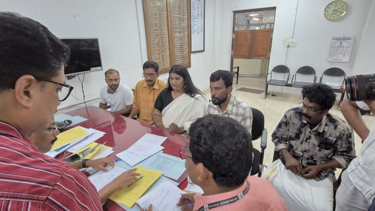മൂവാറ്റുപുഴയിൽ മാറ്റത്തിന്റെ കാഹളം രാഷ്ട്രീയം കളിക്കാനല്ല ജനകീയവികസനം കൊണ്ടുവരാൻ ഇക്വാലിറ്റി പാർട്ടി ഓഫ് ഇന്ത്യ സ്ഥാനാർത്ഥിയായി അനില നാമനിർദേശ പത്രിക സമർപ്പിച്ചു
