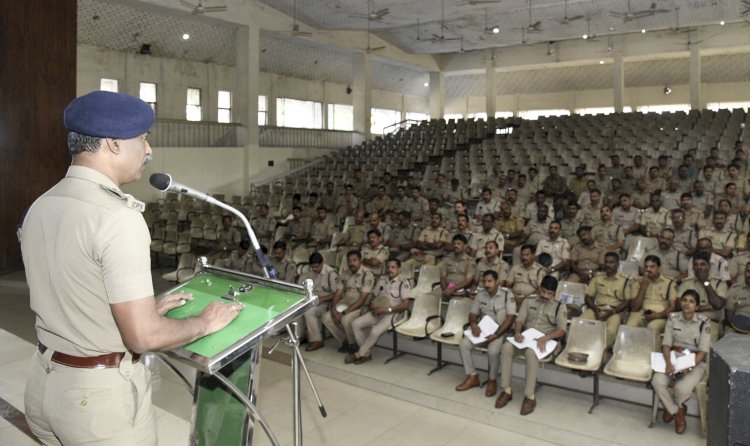നിയമസഭാ തിരഞ്ഞെടുപ്പ് പെരുമ്പാവൂരില്‍ പോലീസ് ബ്രീഫിംഗ് നടത്തി ജില്ലാ പോലീസ് മേധാവി ഉദ്ഘാടനം ചെയ്തു