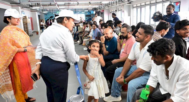 തിരഞ്ഞെടുപ്പ് ബോധവൽക്കരണം കൊച്ചി വാട്ടർ മെട്രോയിൽ വോട്ടർമാരോട് സംവദിച്ച് ജില്ലാ കളക്ടർ