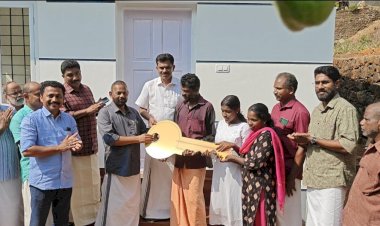 സിപിഐ എം ആരക്കുഴ ലോക്കൽ കമ്മിറ്റിയുടെ രണ്ടാമത് കനിവ് ഭവനം സമർപ്പിച്ചു താക്കോൽദാനം പി.ആർ. മുരളീധരൻ നിർവ്വഹിച്ചു