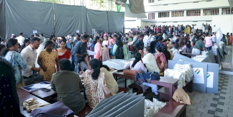 ​നിയമസഭാ തിരഞ്ഞെടുപ്പ് ആവേശപ്പോരാട്ടത്തിന് എറണാകുളം സജ്ജം ജില്ലയിൽ 25 ലക്ഷത്തിലേറെ വോട്ടർമാർ വോട്ടെടുപ്പ് നാളെ