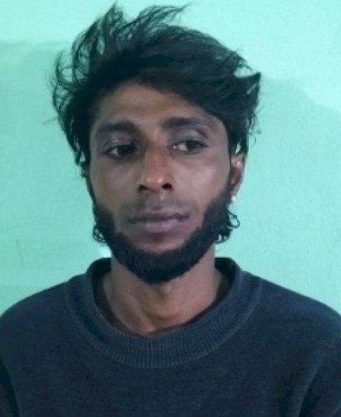 വാഴക്കുളത്ത് മൊബൈൽ ഷോറൂം കുത്തിത്തുറന്ന് കവർച്ച പ്രതി പിടിയിൽ ലക്ഷങ്ങളും ഫോണുകളും കണ്ടെടുത്തു