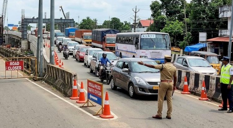 ചാലക്കുടിപ്പാലം അടച്ചു ദേശീയപാതയിൽ വൻ ഗതാഗതക്കുരുക്ക്, വാഹനങ്ങൾ തിരിച്ചുവിടുന്നു