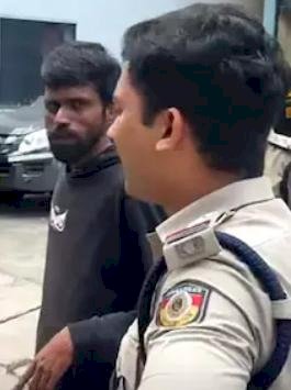 ​കൊച്ചി നെട്ടൂരിൽ പാതിരാത്രി കാറുകൾ തടഞ്ഞ് ഭീതിപ്പെടുത്തിയ യുവാവ് അറസ്റ്റിൽ ദൃശ്യങ്ങൾ പുറത്ത്