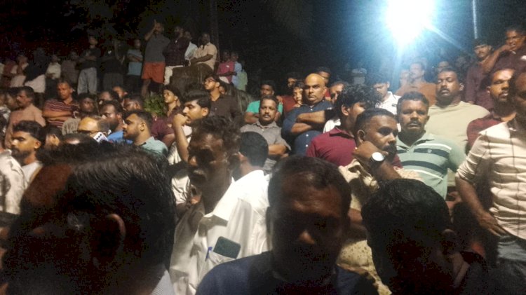 മൂവാറ്റുപുഴ വള്ളിക്കടവിൽ അപകടം പുഴയിൽ വീണ പ്ലസ് ടു വിദ്യാർത്ഥികൾക്കായി തിരച്ചിൽ തുടരുന്നു