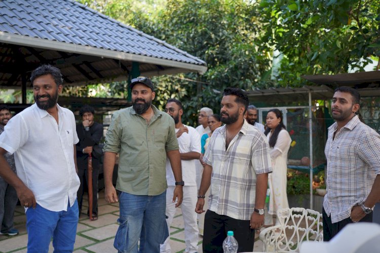 അങ്കമാലിയിൽ തുടക്കം; അർജുൻ അശോകനും റോഷൻ മാത്യുവും ഒന്നിക്കുന്ന മിസ്റ്ററി ത്രില്ലർ വരുന്നു