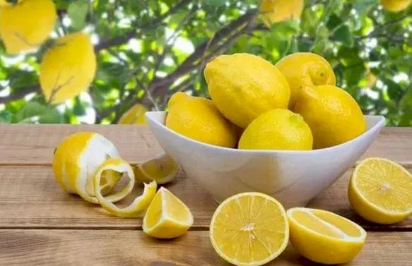 പൊള്ളുന്ന വെയിലിൽ പുളിക്കുന്ന വില നാരങ്ങാവെള്ളം ഇനി ലക്ഷ്വറി , ഒന്നിന് പത്തുരൂപ കടന്ന് നാരങ്ങ