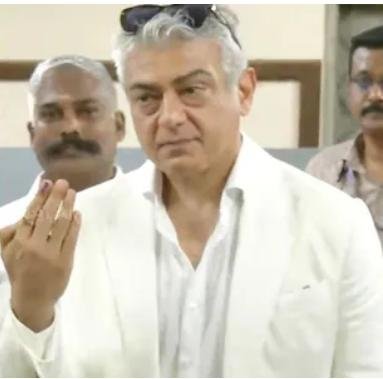 ​തമിഴ്‌നാട് നിയമസഭാ തിരഞ്ഞെടുപ്പ്: പുലർച്ചെ ഏഴിന് വോട്ട് രേഖപ്പെടുത്തി അജിത് ആരാധകർക്കും ആവേശം