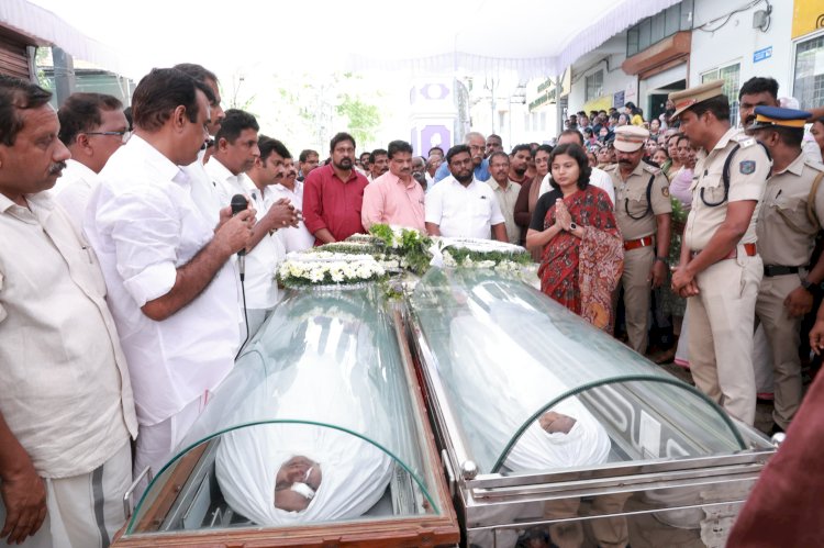 ബംഗളൂരു അപകടം സ്മിതയ്ക്കും ലതയ്ക്കും നാടിന്റെ കണ്ണീരോടെ വിട