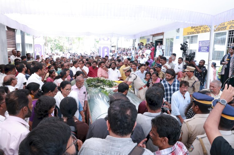 ബംഗളൂരു അപകടം സ്മിതയ്ക്കും ലതയ്ക്കും നാടിന്റെ കണ്ണീരോടെ വിട