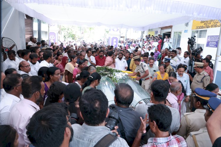 ബംഗളൂരു അപകടം സ്മിതയ്ക്കും ലതയ്ക്കും നാടിന്റെ കണ്ണീരോടെ വിട