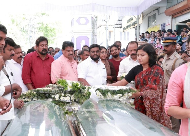 ബംഗളൂരു അപകടം സ്മിതയ്ക്കും ലതയ്ക്കും നാടിന്റെ കണ്ണീരോടെ വിട