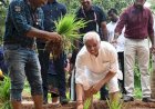 കർഷകർക്ക് ആദരവുമായി കൃഷിയിടത്തിലേക്ക് ഇറങ്ങി രാജ്ഭവനിൽ ഞാറുനട്ട് ഗവർണർ രാജേന്ദ്ര വിശ്വനാഥ് അർലേക്കർ