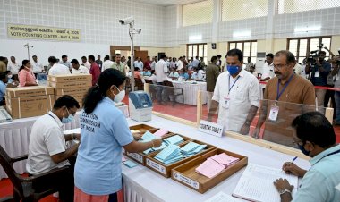 കേരളം വിധിയെഴുതുന്നു നിയമസഭാ തിരഞ്ഞെടുപ്പ് വോട്ടെണ്ണൽ മെയ് 4 ന് 15,465 ഉദ്യോഗസ്ഥർ സജ്ജം