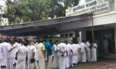 ​ജനവിധി അറിയാൻ മണിക്കൂറുകൾ പായസവും പടക്കങ്ങളുമായി പാർട്ടികൾ, ആവേശക്കടലിൽ ആസ്ഥാനങ്ങൾ