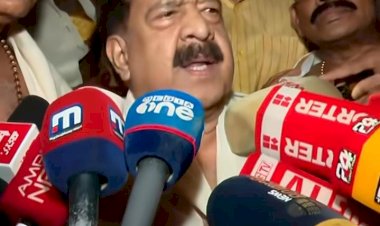 മൗനം വെടിഞ്ഞ് രമേശ് ചെന്നിത്തല ഗുരുവായൂരിലെത്തി നിർമാല്യം തൊഴുതു, വി.ഡി സതീശന് ആശംസകൾ